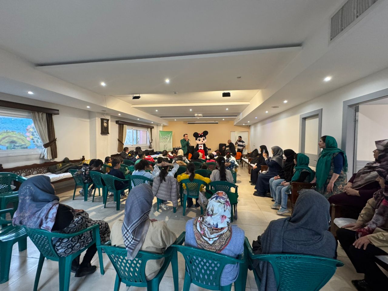 همکاری با موسسه نیکوکاری سرمد حضور کودکان کار در جشن روز مادر در رنگین کمان سپید